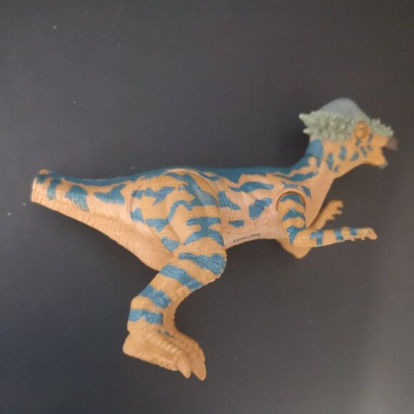 Lot of 8 Dinosaurs from Various Different Makers, Styles, Colors & Condition - Picture 3 of 4